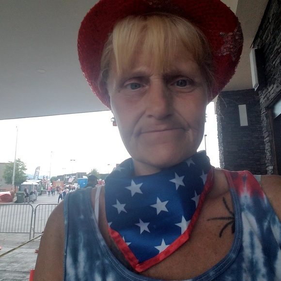 Meet your Posher, Dianna - Picture 1 of 1